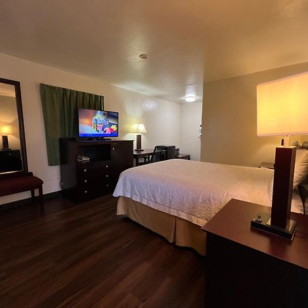 Riverside Motel バンクーバー エクステリア 写真